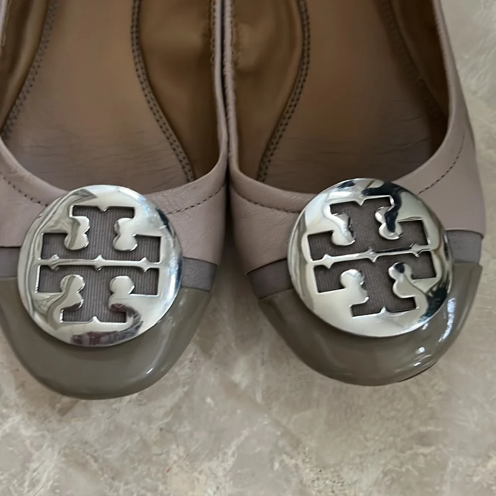 Tory Burch Minnie Cap Toe Light Taupe/Grey  Ballet Flats Women's Size 5